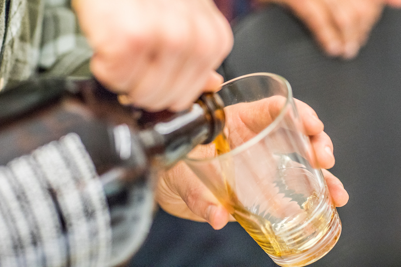 springs beer bracket growler pour