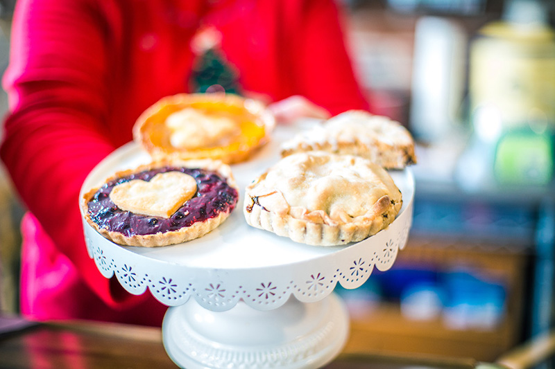 crown cakes at pikes peak market