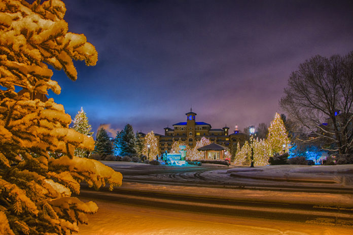 Trad3_broadmoor_JoeRandall holiday lights broadmoor